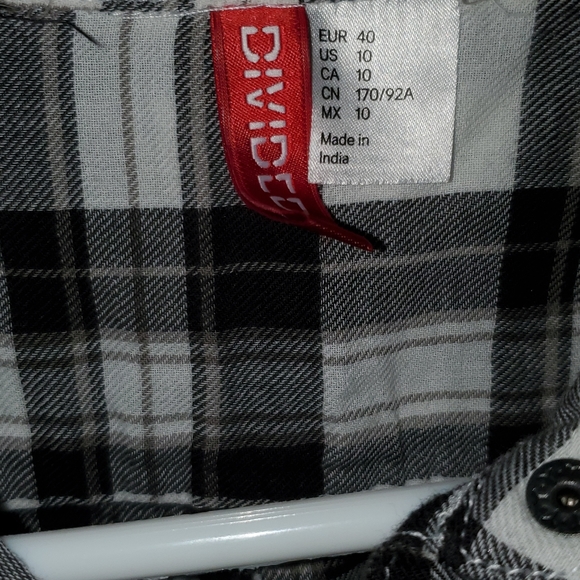 Short sleeve Black & white plaid button top - Picture 2 of 2